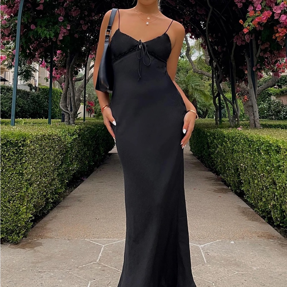 Elegant Black Maxi Dress